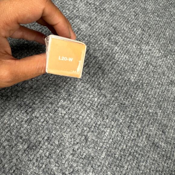 Smashbox Healthy Glow 4-In-1 Perfecting Pen L20-W Concealer 0.12 FL Oz /3.5 ML - Picture 3 of 3